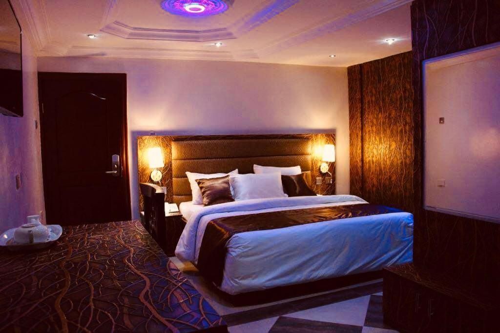 E-Suites Hotel, Абуджа Экстерьер фото
