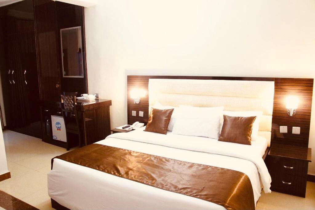 E-Suites Hotel, Абуджа Экстерьер фото